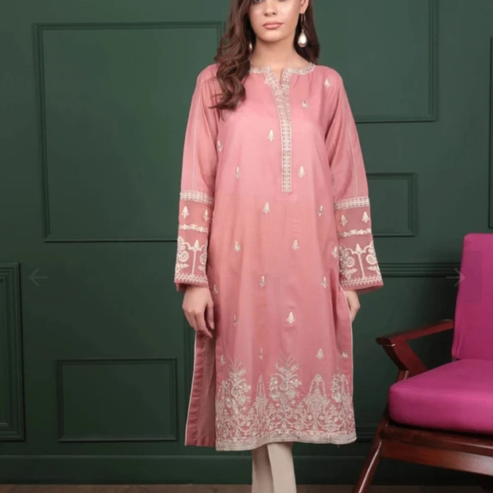 Elegant Pink Embroidered Women's Kurta - Picture 2 of 9
